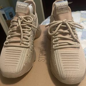 Steve Madden Maxima Blush Multi sneaker. In EUC. No defects.